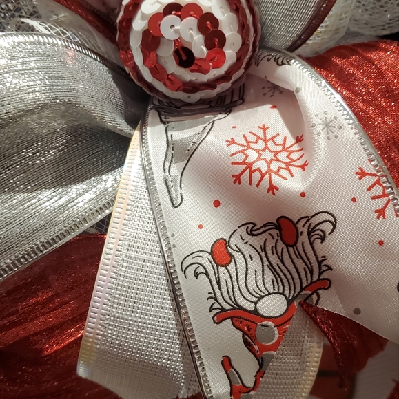 Hand crafted holiday wreath - Picture 3 of 4